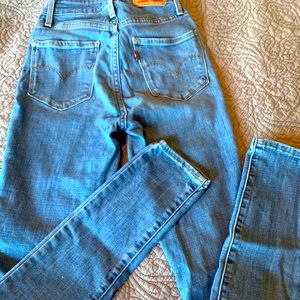 Levi’s 721 High Rise Skinny 25